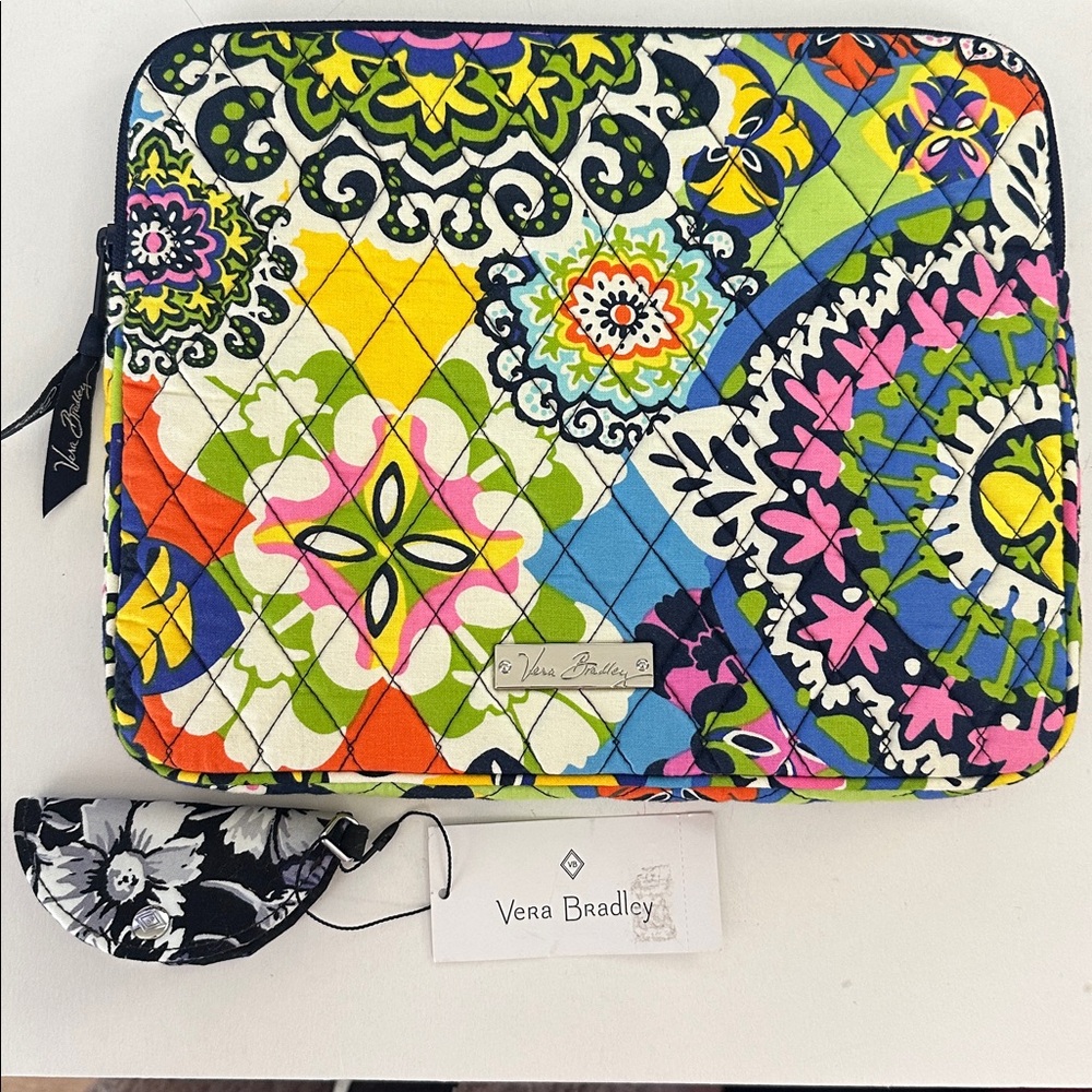 Vera Bradley Rio Quilted iPad Tablet Sleeve Excellent condition plus cable cover